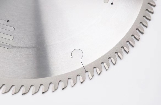 多目的 TCT の丸鋸刃の幅 3.2mm の炭化物材料